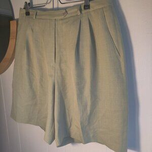 E.P. Golf Pro Womens Shorts Sz 14 front button & elasticised waist. Spring Green